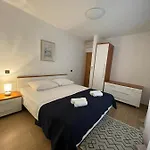 Apartment Frina Ii, Island Hvar