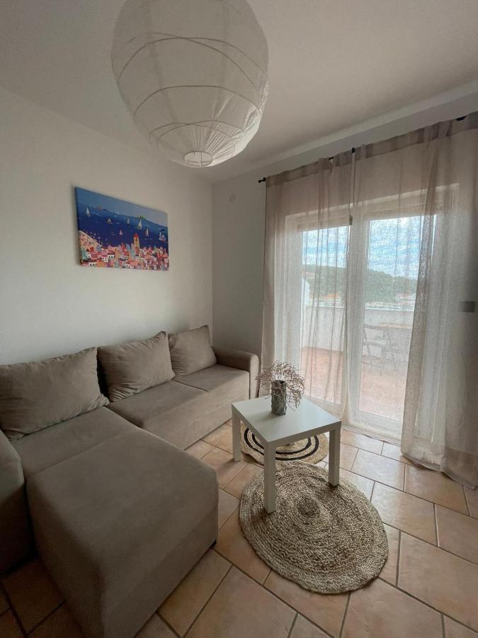 Frina Ii, Island Hvar *